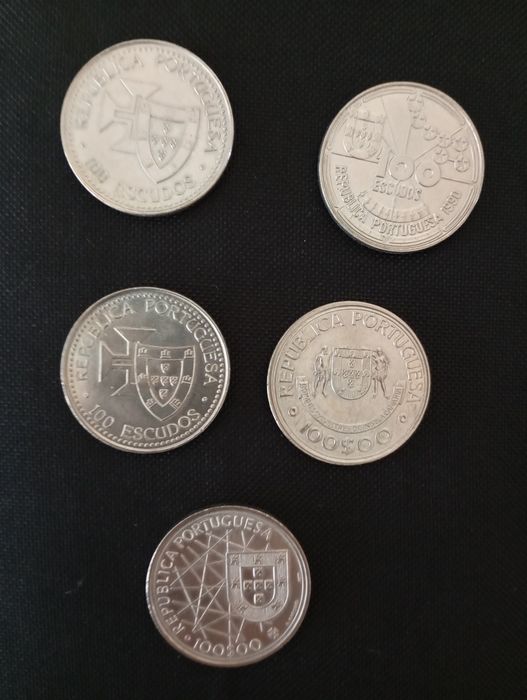 Moedas de 100 e 200 escudos