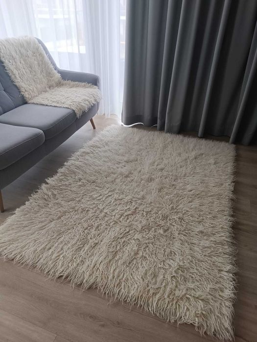 Zestaw  dwóch narzut, pledów, dywanów z owczej 100% wełny FLOKATI