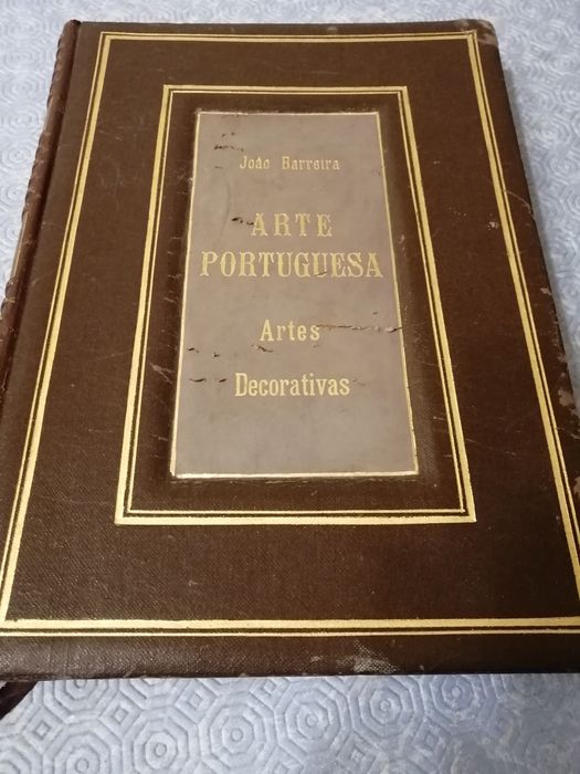 Arte Portuguesa: Artes Decorativas, Pintura, Arquitectura e Escultura.