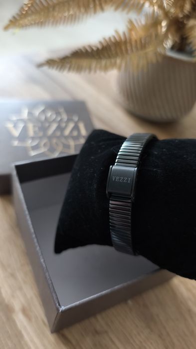 Zegarek Vezzi czarny złote elementy elegancki pudełko nowy z metką