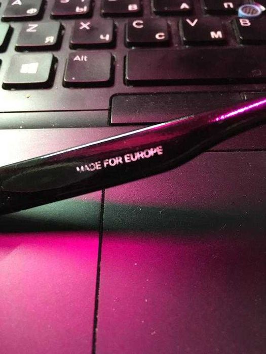 модні сонцезахисні окуляри з чохлом