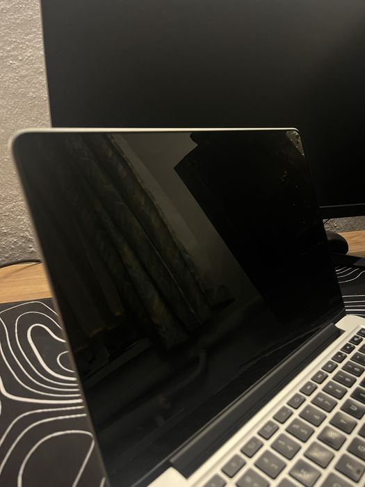 MacBook Pro 13 : 16GB RAM / 1TB SSD / Retina