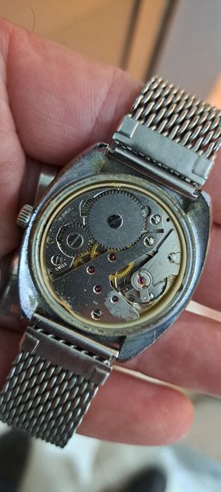 Relógio mecânico vintage Latino.