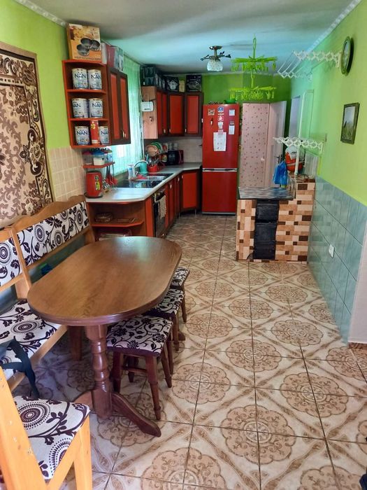 Здається житло в селі Кваси