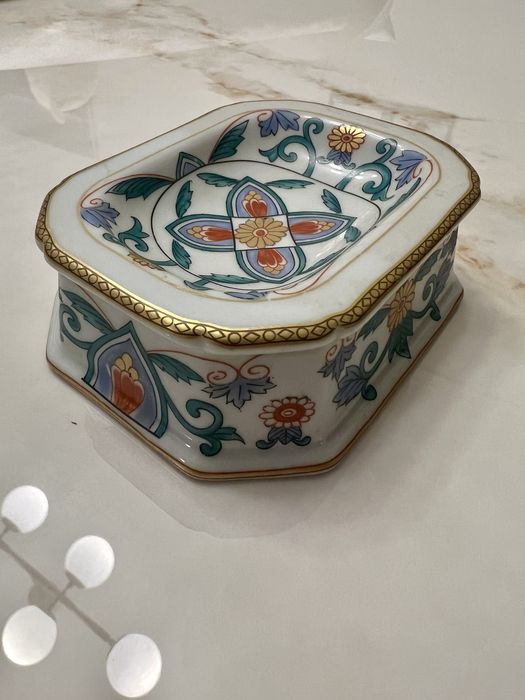 Invulgar saleiro da vista alegre com pinturas feitas à mão