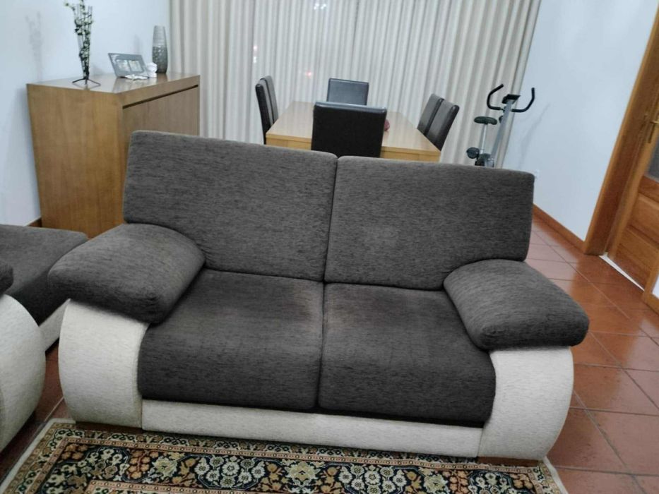 Conjunto sofás e mesa
