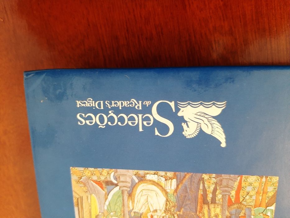 Livro sobre a Monarquia Portuguesa