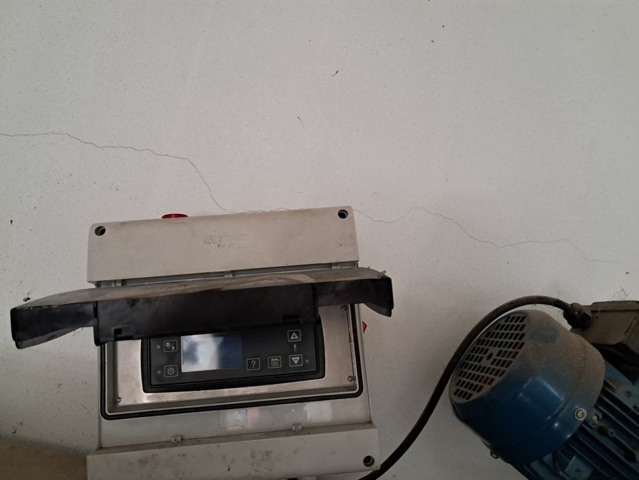 Queimador de peletes  estava aplicado num forno de assar leitao