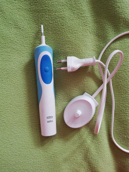 Szczoteczka Oral B + ładowarka