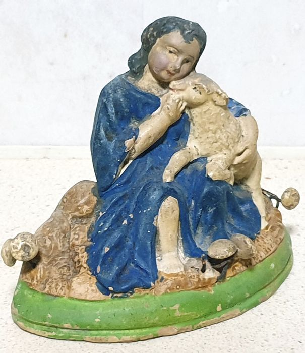 Amorosa antiga escultura do "Menino Jesus Bom Pastor" em cerâmica