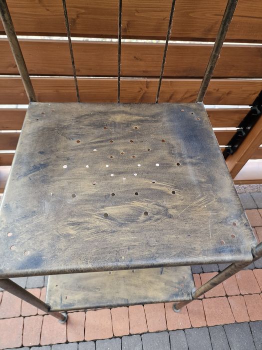 Regał metalowy IKEA RÖNNSKÄR – Styl Retro z patyną