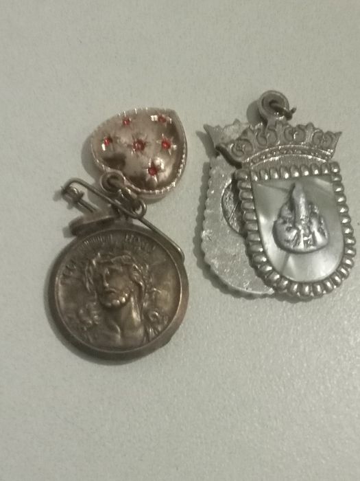Dois belos pendentes religiosos