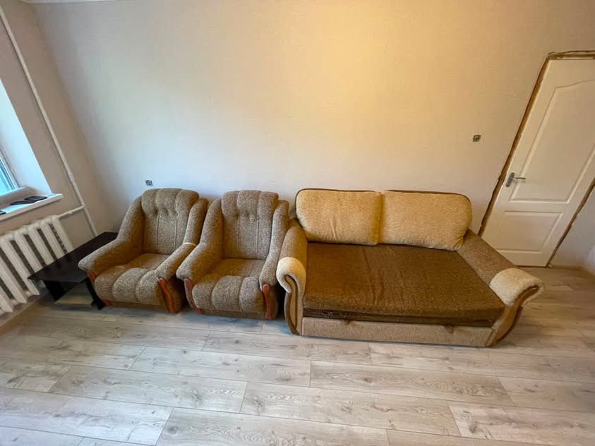 Продам розкладний диван та два крісла