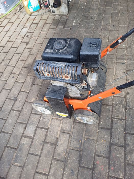 Wertykulator spalinowy