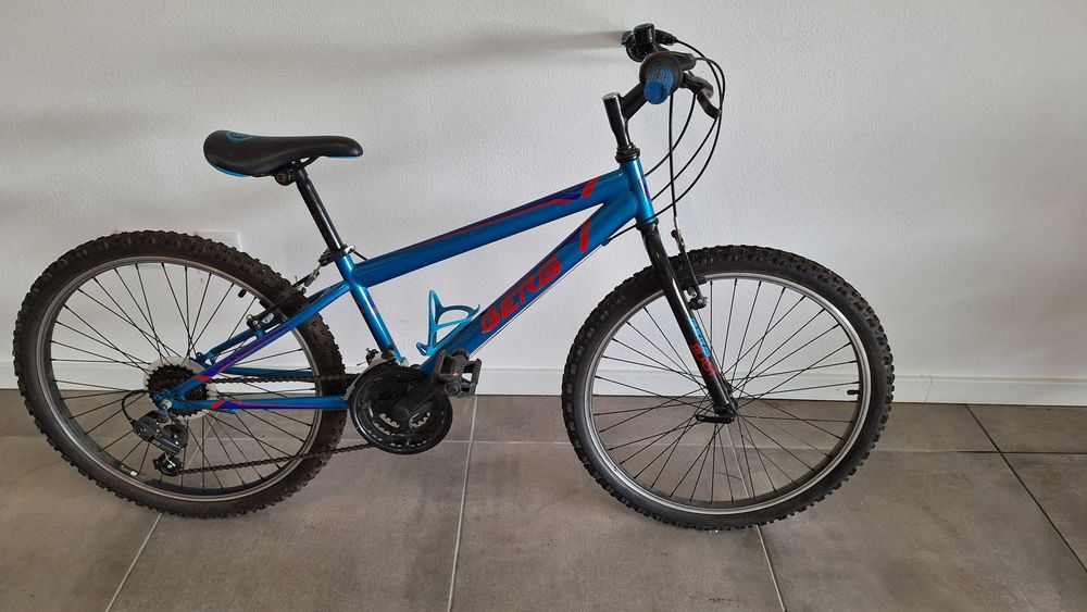 Bicicleta de montanha em bom estado. Roda 24 com 18 velocidades