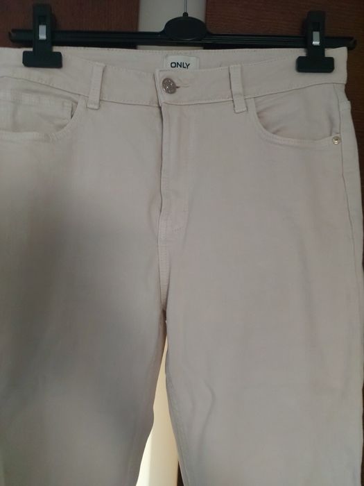 Dzinsy jasny beż Only L