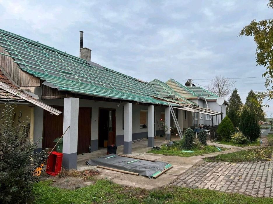 Послуги покрівлі: монтаж і ремонт. Бригада покрівельників. Професійні роботи. Дах під ключ: швидко та якісно.