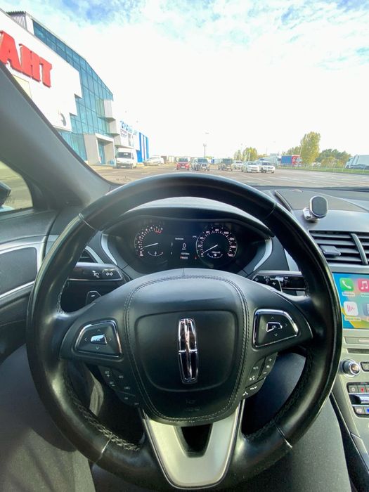 Автомобіль Lincoln MKZ 2016 року