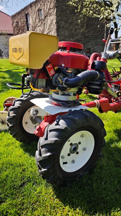 Ciągnik ogrodniczy ROBI 151