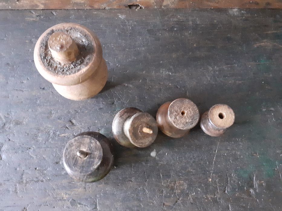 Rosewood drawer pull.64564331170689124