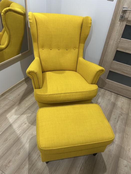 Uszak Ikea Strandmon z podnóżkiem