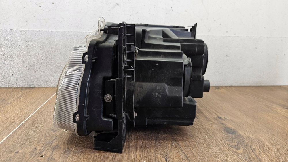 Land Rover Range Rover Sport L320 Przód Prawy Lampa Xenon