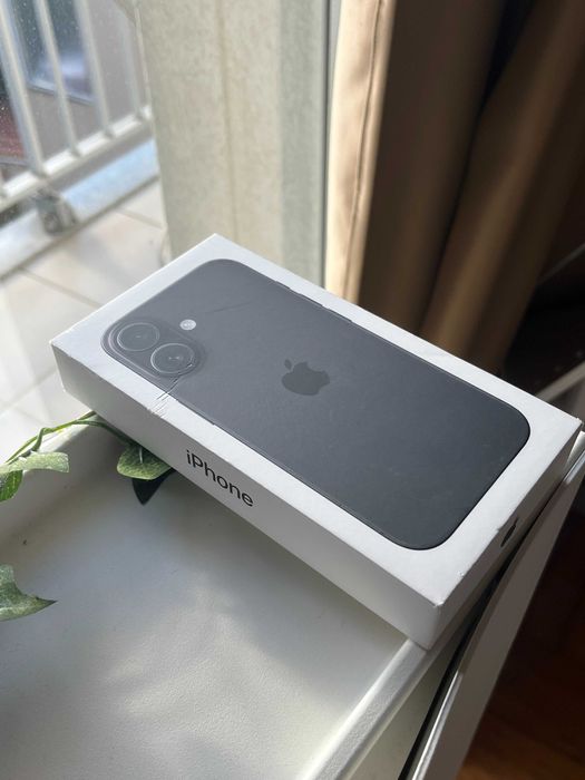iPhone 16 APPLE (6.1'' - 128 GB - Preto) Novo, com a caixa selada.