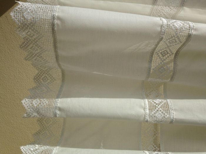Cortinados com barra de renda