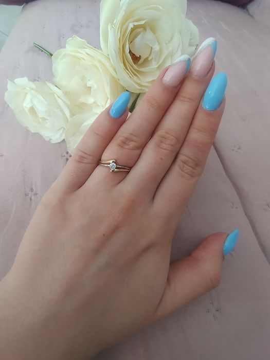 Złoty pierścionek zaręczynowy z diamentem