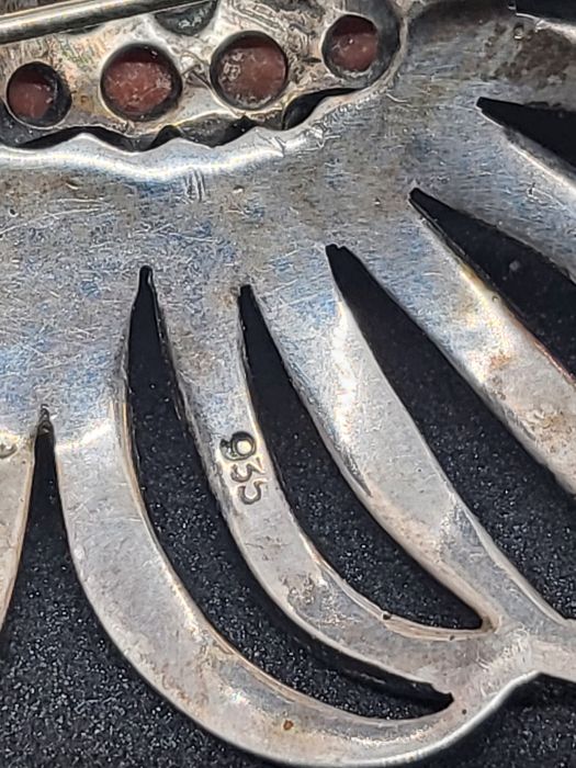 Брошь серебро, коралл