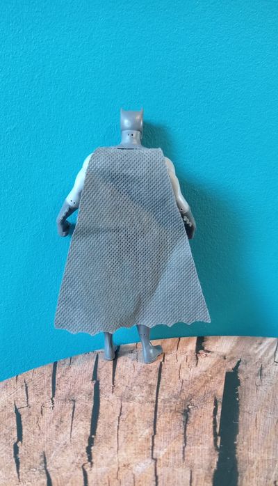 DC Comics NJ Croce Liga Sprawiedliwych szary Batman z peleryną figurka
