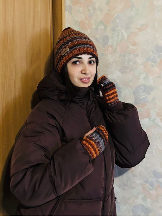 В’язаний комплект: шапка та мітенки