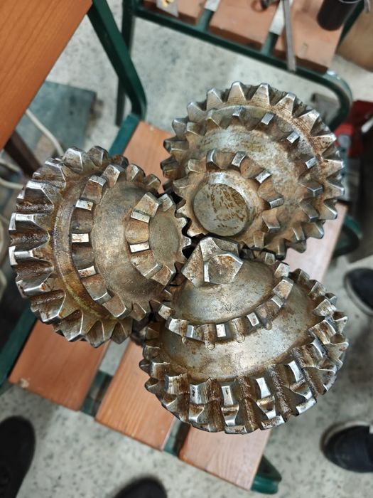 Продам долото шарошка 215