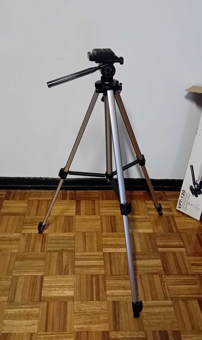 Tripé Vivitar VPT 120 ainda na caixa, para filmagens ou fotografia