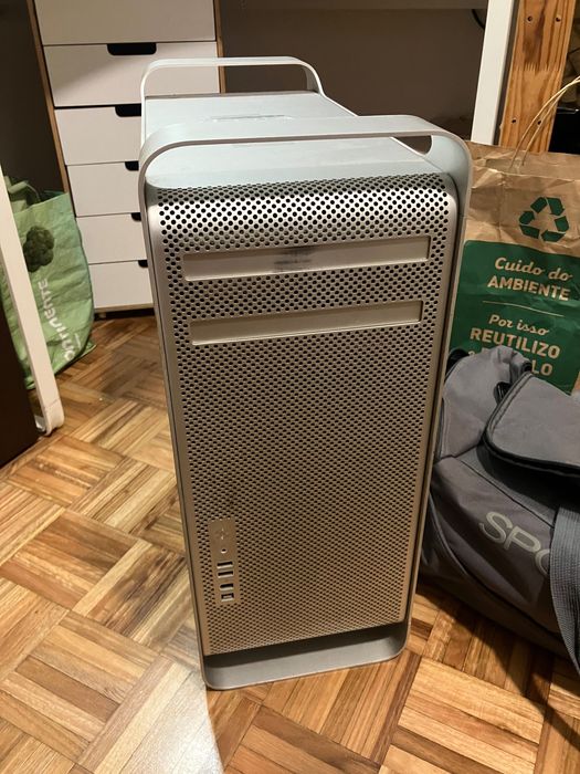 Torre Apple Mac Pro (A1186)