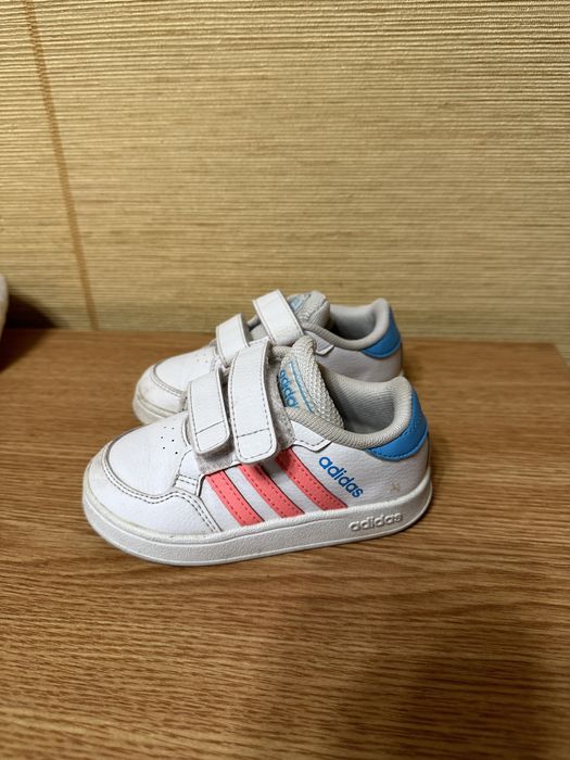 Кроссовки адидас