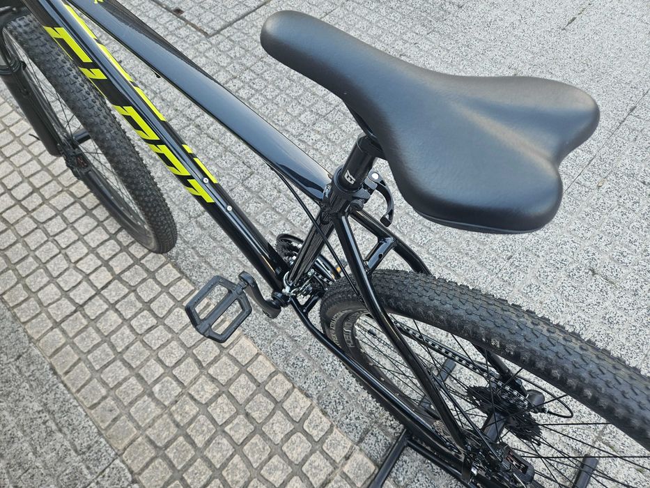 Bicicleta BTT Cloot preta
