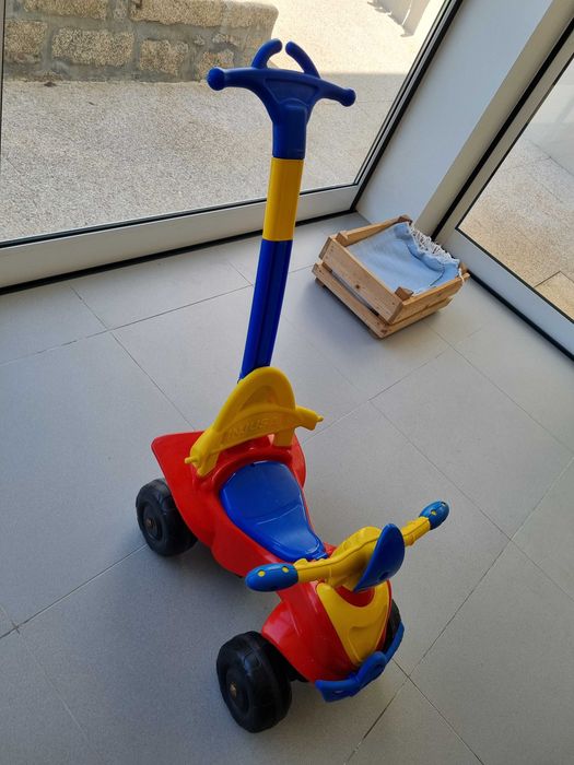 Brinquedo bebé mota