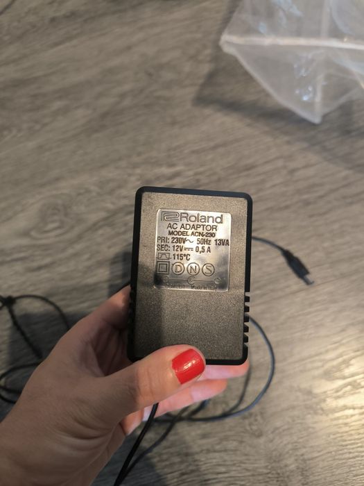 Órgão/piano Roland E-12