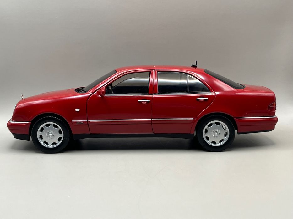 Model 1:18 Mercedes W210