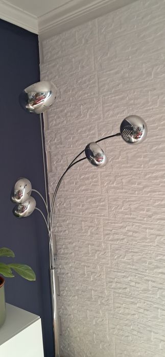 Candeeiro de pé com base em mármore