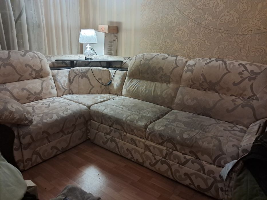 Мягкий диван с креслом