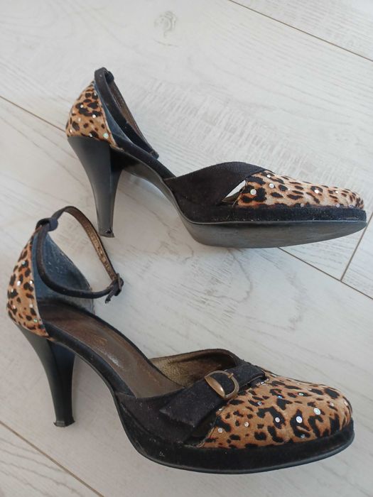 Czółenka panterkowe z cekinami