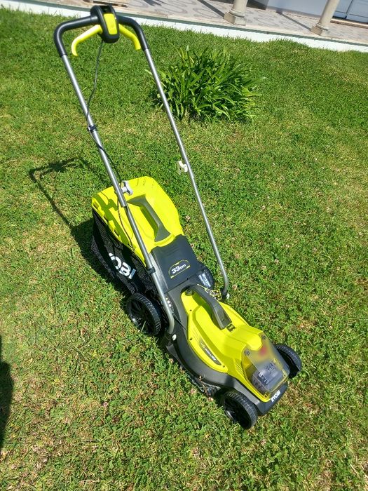 Corta relva a bateria