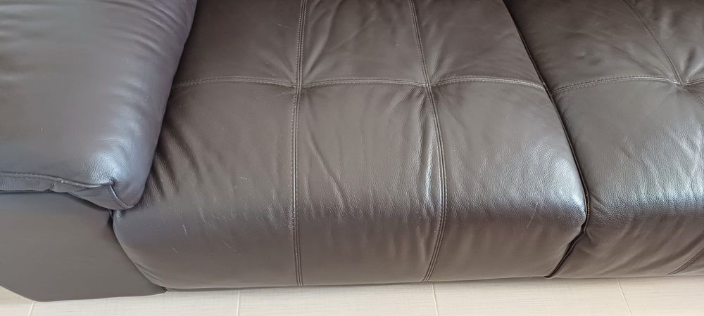 Vendo sofá de 3 Lugares em pele castanha genuína da sofatinni.