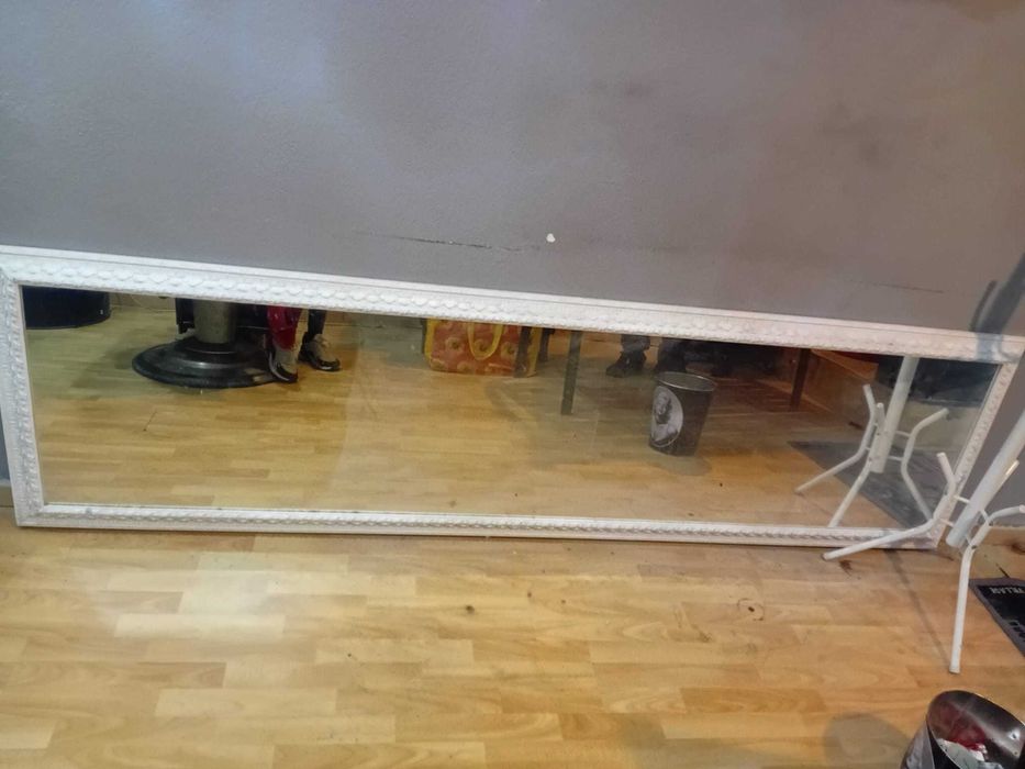 Vendo espelho com 3 metros com moldura em branco ornamentada