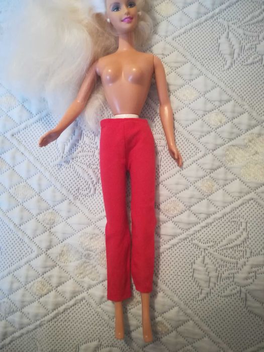 Calças Vermelhas Boneca