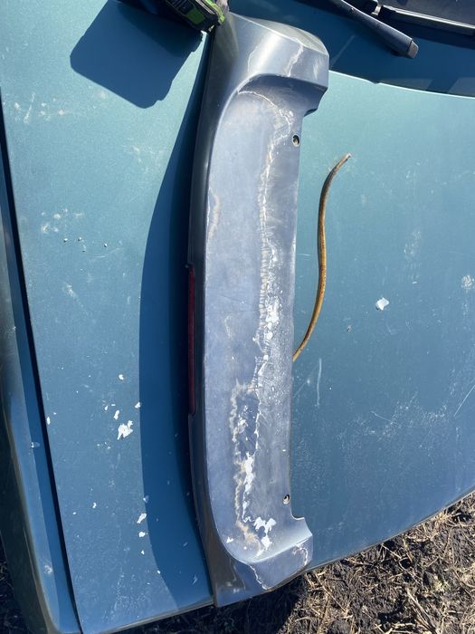 Спойлер кришки багажника  Ваз 2111