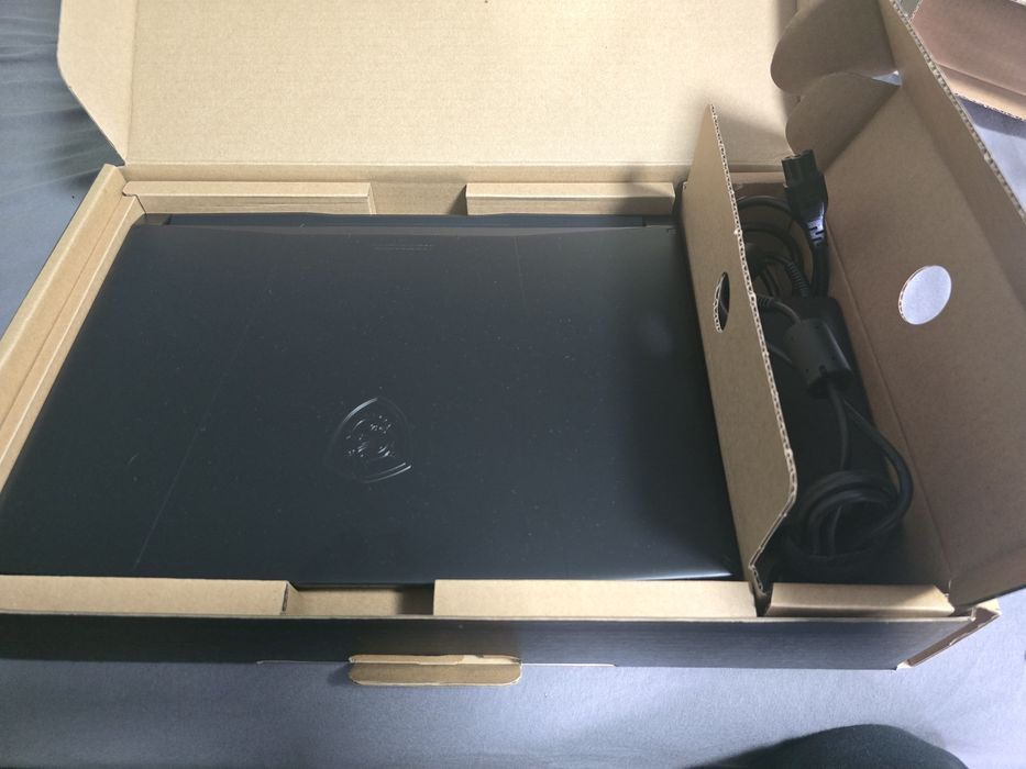 MSI KATANA 15 B13V RTX 4060 8GB / i7-13620H / 16GB RAM / SSD 1TB / 144Hz
