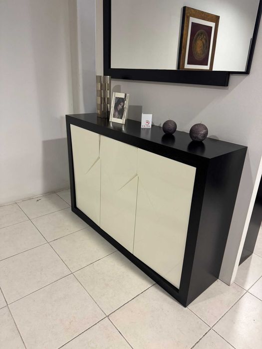 Sapateira Lacado Branco + Carvalho preto (Em exposição)